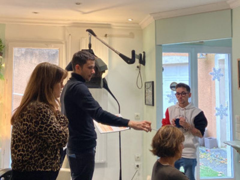 Les coiffeurs Alexandre et Raphaël en formation chez Baaly